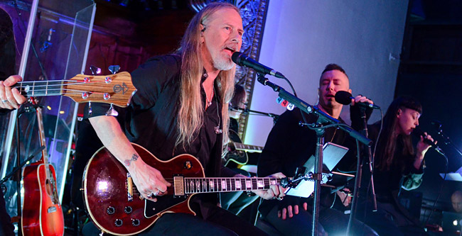 Jerry-Cantrell-200216a