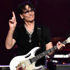 Steve-Vai-200715a