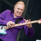 Billy-Sheehan-201129a