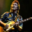 Steve-Hackett-201104a