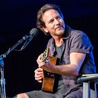 Eddie-Vedder-220115a