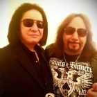 Gene-Simmons-Ace-Frehley-220428a