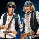 Jeff-Beck-Johnny-Depp-220618a