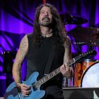 Foo-Fighters-230419a