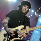 Mick-Mars-230407a