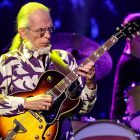 Steve Howe 240717