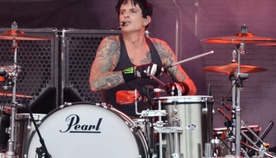 Motley Crue 251228