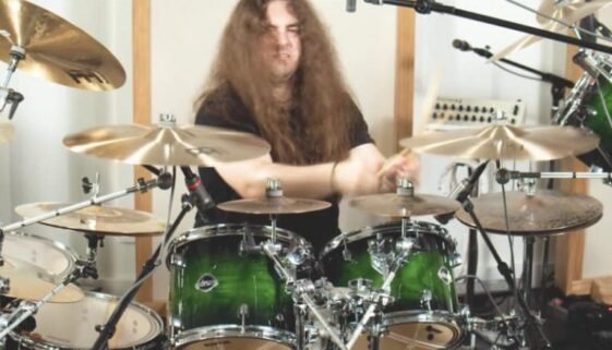 Testament-251130-768x513