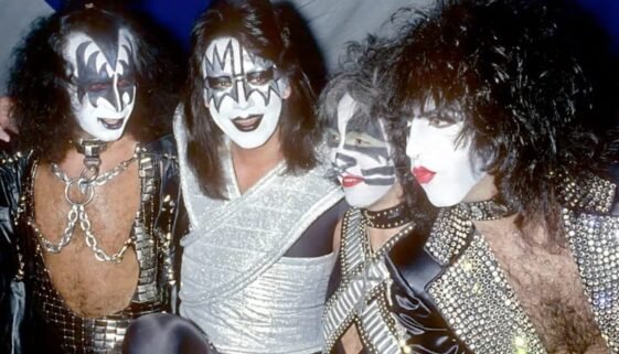 Kiss 260315