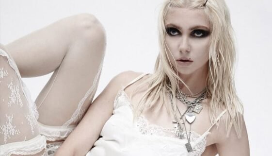 Pretty-Reckless-260417