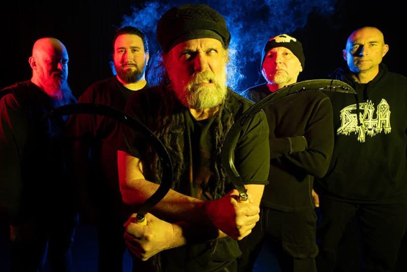 Six-Feet-Under-260428